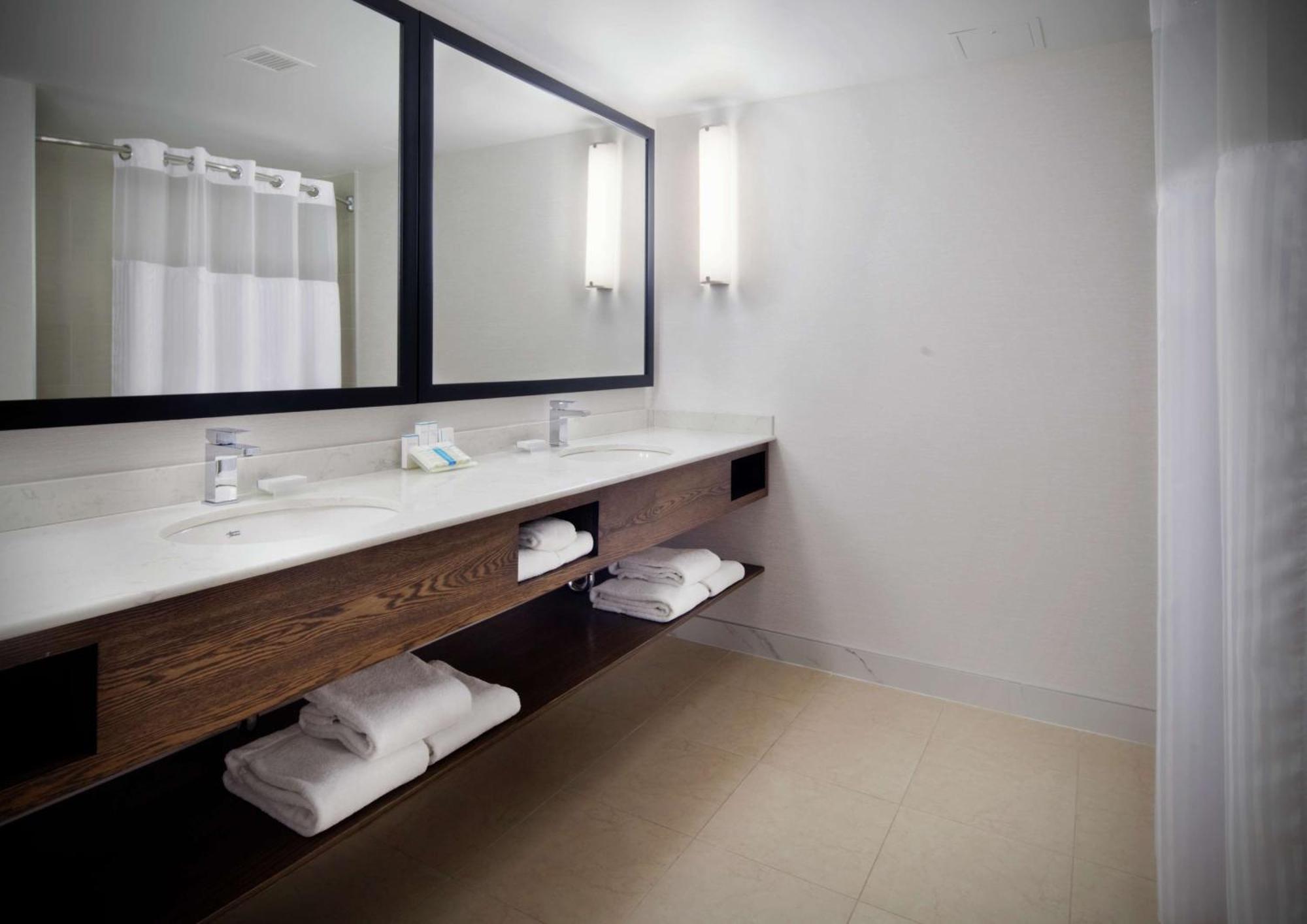 Hilton Garden Inn Montreal Airport Dorval Εξωτερικό φωτογραφία